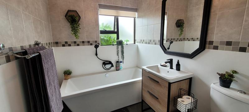 4 Bedroom Property for Sale in Verwoerdpark Gauteng