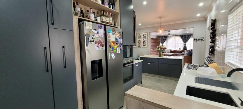 4 Bedroom Property for Sale in Verwoerdpark Gauteng