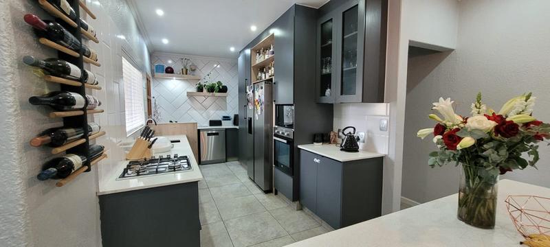 4 Bedroom Property for Sale in Verwoerdpark Gauteng