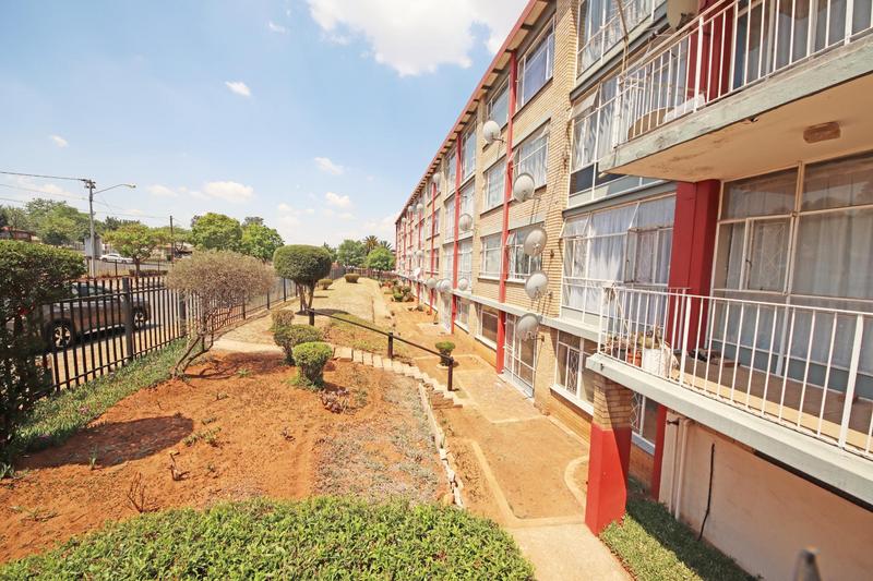 1 Bedroom Property for Sale in Symhurst Gauteng