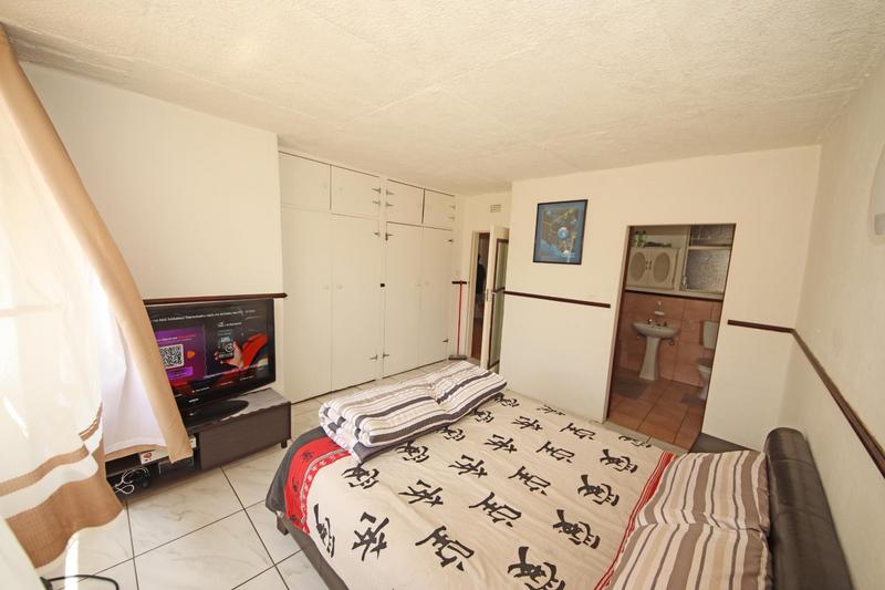 1 Bedroom Property for Sale in Symhurst Gauteng