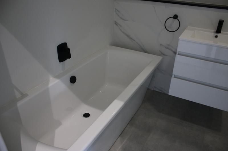 To Let 2 Bedroom Property for Rent in Waterfall Gauteng