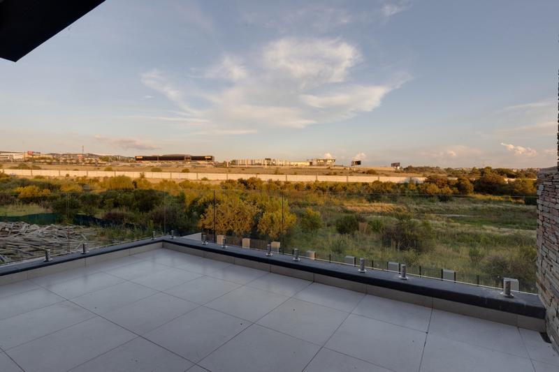 5 Bedroom Property for Sale in Waterfall Country Estate Gauteng