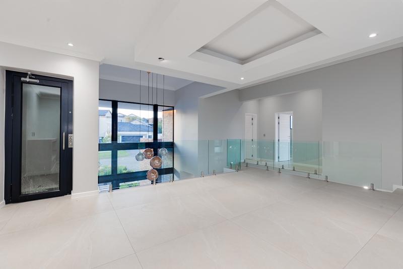 5 Bedroom Property for Sale in Waterfall Country Estate Gauteng