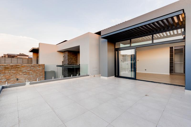 5 Bedroom Property for Sale in Waterfall Country Estate Gauteng