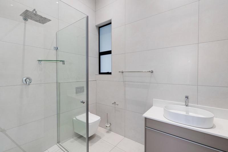5 Bedroom Property for Sale in Waterfall Country Estate Gauteng
