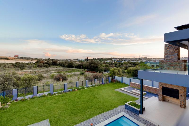 5 Bedroom Property for Sale in Waterfall Country Estate Gauteng