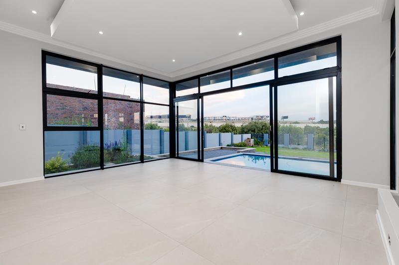 5 Bedroom Property for Sale in Waterfall Country Estate Gauteng