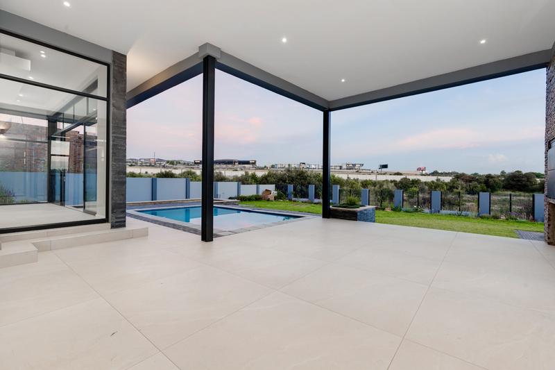 5 Bedroom Property for Sale in Waterfall Country Estate Gauteng