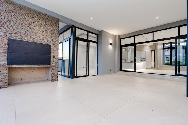 5 Bedroom Property for Sale in Waterfall Country Estate Gauteng