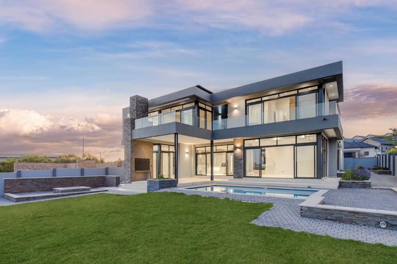 5 Bedroom Property for Sale in Waterfall Country Estate Gauteng