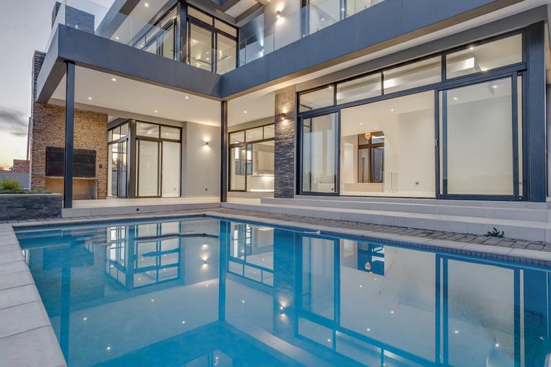 5 Bedroom Property for Sale in Waterfall Country Estate Gauteng