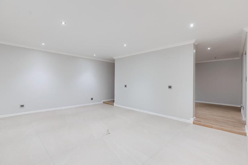 5 Bedroom Property for Sale in Waterfall Country Estate Gauteng