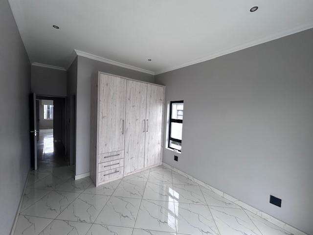 5 Bedroom Property for Sale in Six Fountains Residential Estate Gauteng