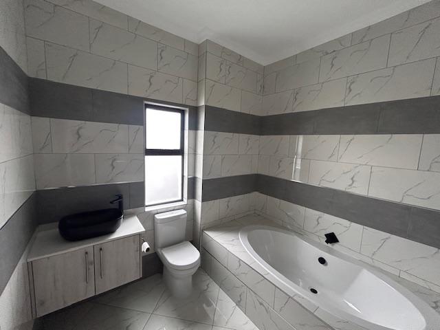5 Bedroom Property for Sale in Six Fountains Residential Estate Gauteng