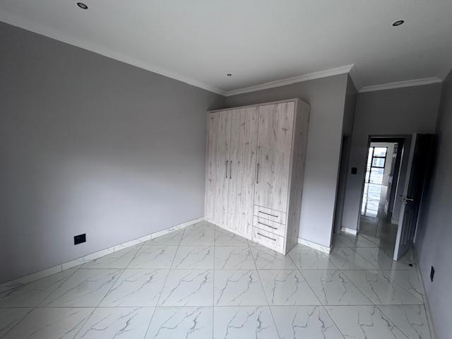 5 Bedroom Property for Sale in Six Fountains Residential Estate Gauteng