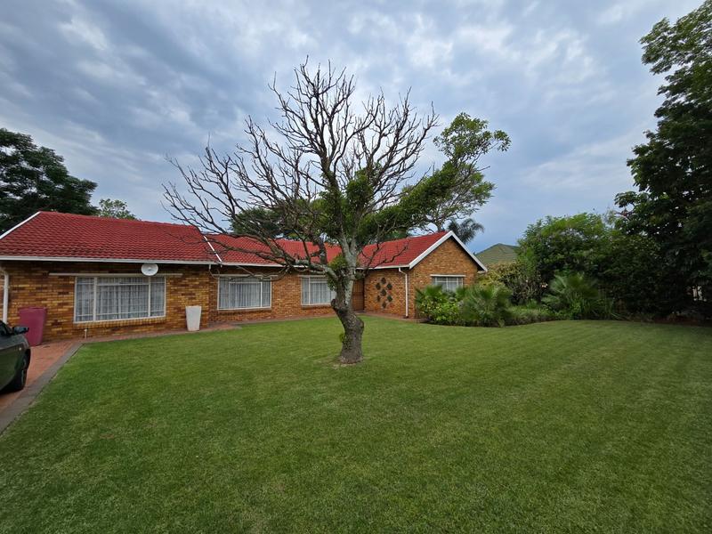 5 Bedroom Property for Sale in Karenpark Gauteng