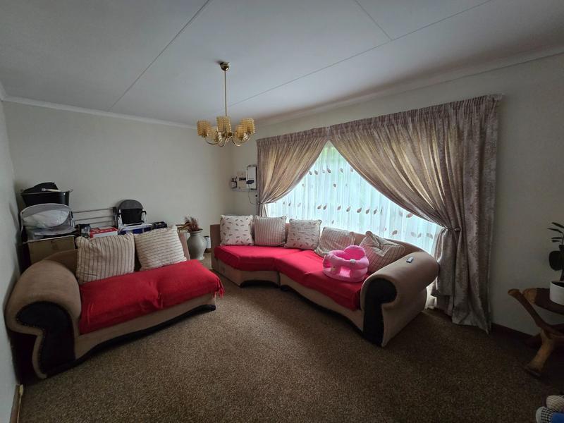 5 Bedroom Property for Sale in Karenpark Gauteng