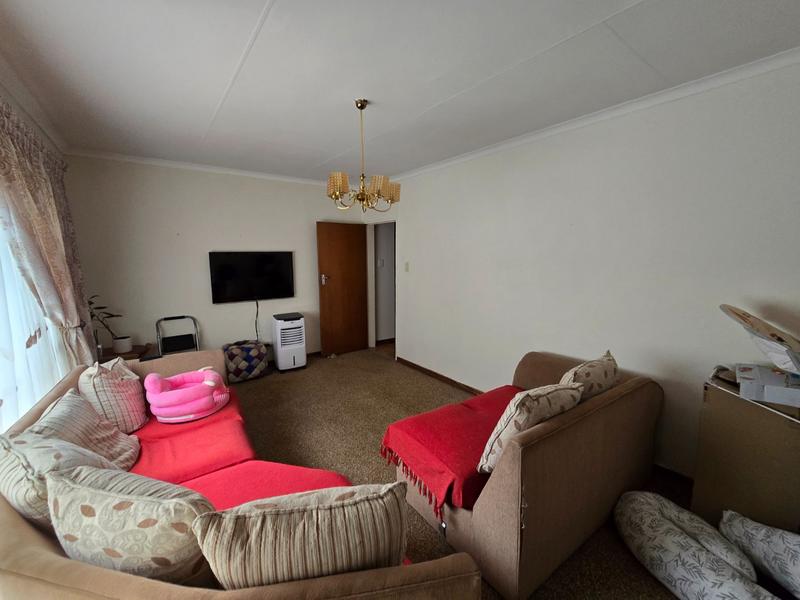 5 Bedroom Property for Sale in Karenpark Gauteng