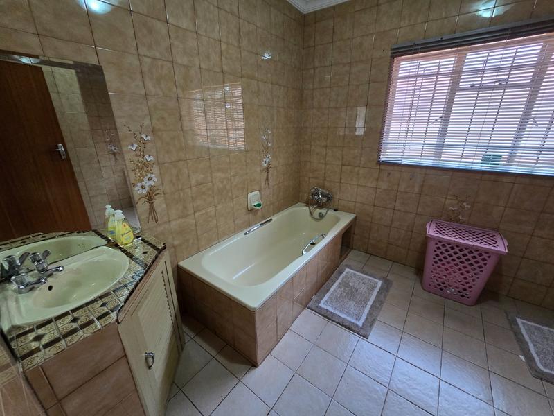 5 Bedroom Property for Sale in Karenpark Gauteng