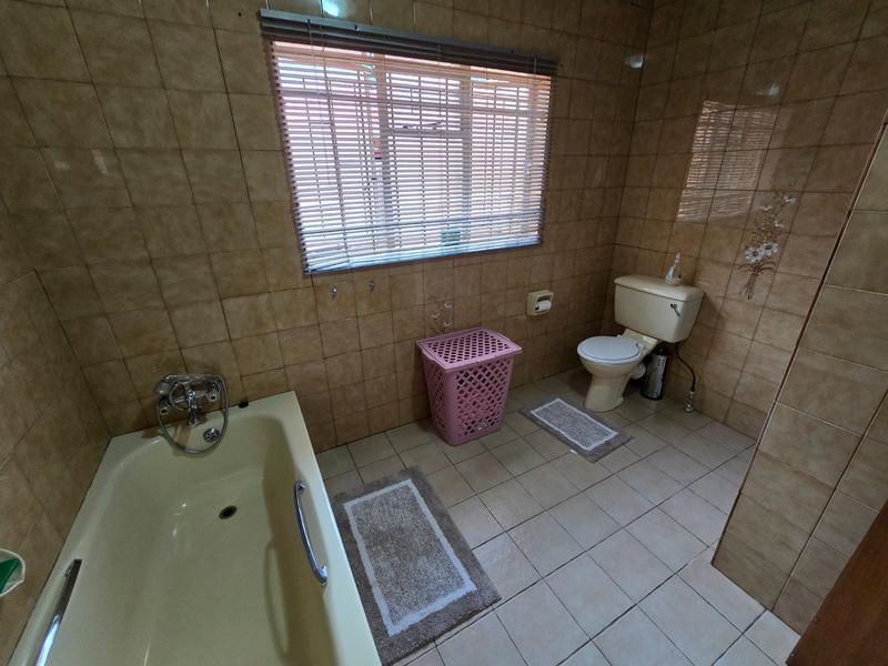 5 Bedroom Property for Sale in Karenpark Gauteng