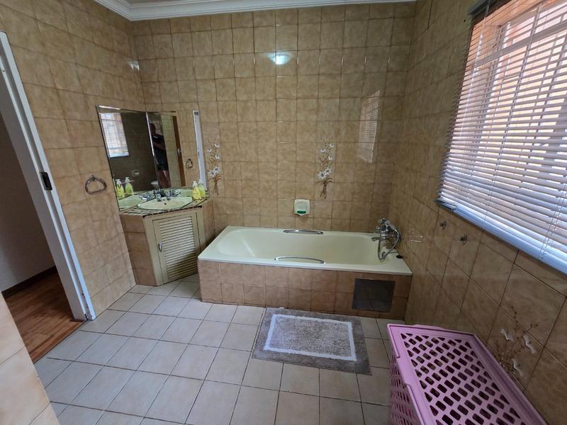 5 Bedroom Property for Sale in Karenpark Gauteng