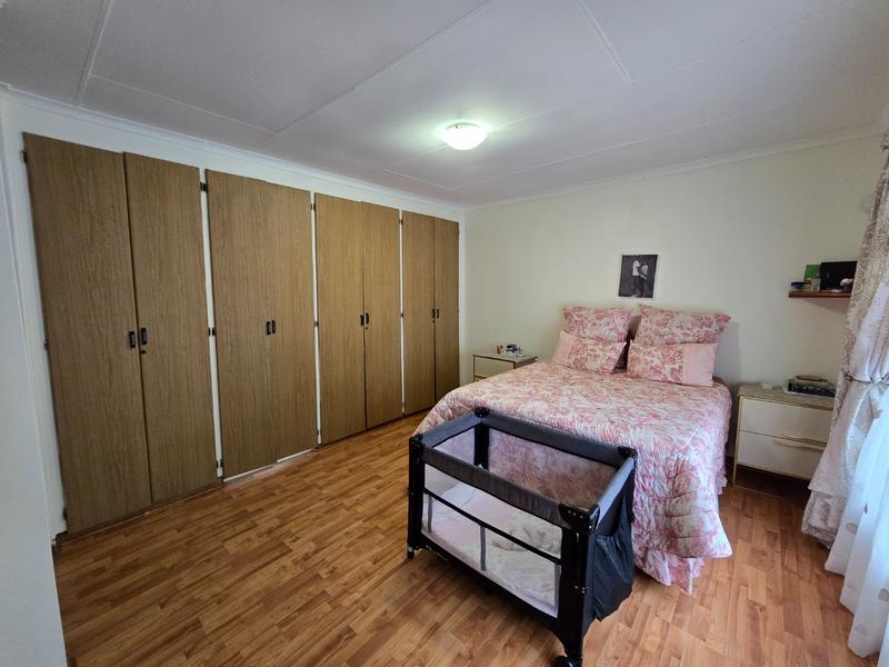 5 Bedroom Property for Sale in Karenpark Gauteng