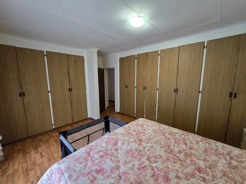 5 Bedroom Property for Sale in Karenpark Gauteng