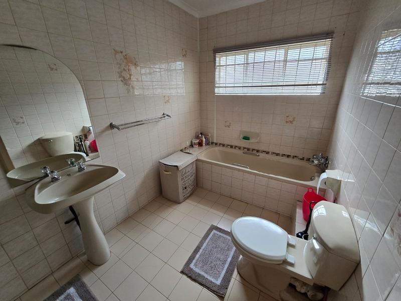 5 Bedroom Property for Sale in Karenpark Gauteng