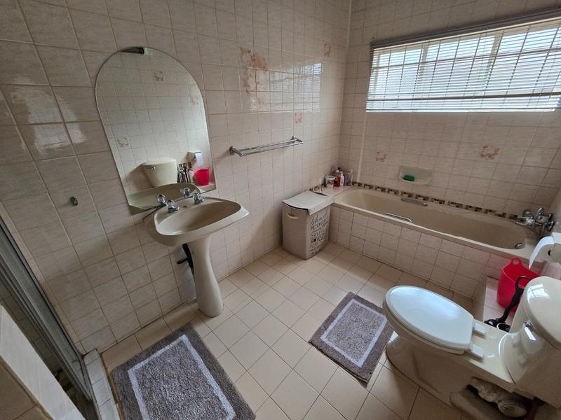 5 Bedroom Property for Sale in Karenpark Gauteng