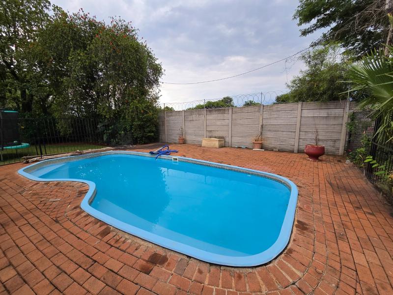 5 Bedroom Property for Sale in Karenpark Gauteng