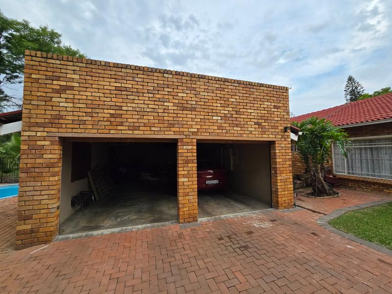 5 Bedroom Property for Sale in Karenpark Gauteng