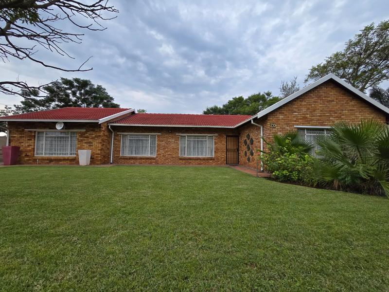 5 Bedroom Property for Sale in Karenpark Gauteng