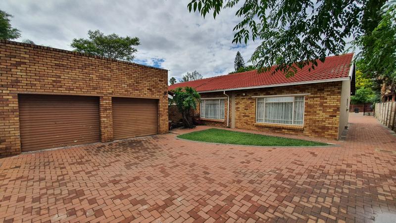 5 Bedroom Property for Sale in Karenpark Gauteng