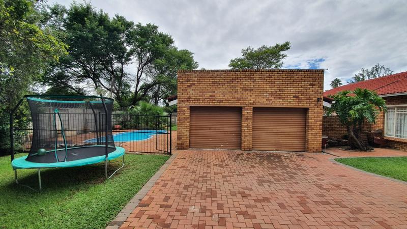 5 Bedroom Property for Sale in Karenpark Gauteng