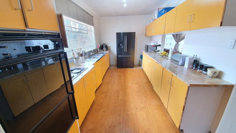 5 Bedroom Property for Sale in Karenpark Gauteng