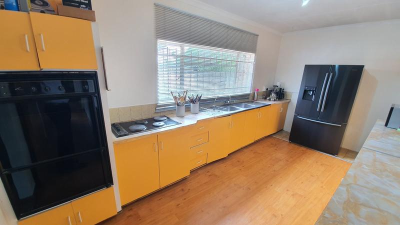 5 Bedroom Property for Sale in Karenpark Gauteng