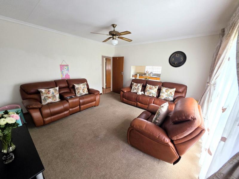 5 Bedroom Property for Sale in Karenpark Gauteng