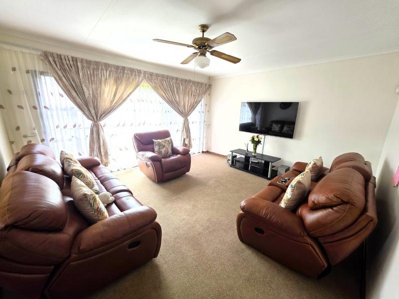 5 Bedroom Property for Sale in Karenpark Gauteng