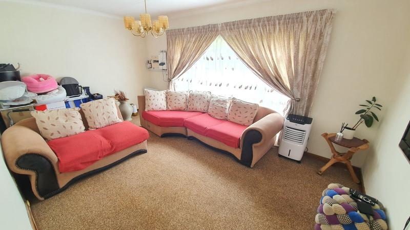 5 Bedroom Property for Sale in Karenpark Gauteng