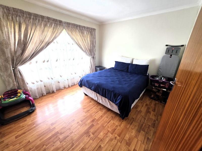 5 Bedroom Property for Sale in Karenpark Gauteng