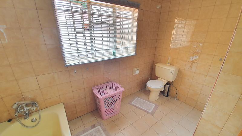 5 Bedroom Property for Sale in Karenpark Gauteng