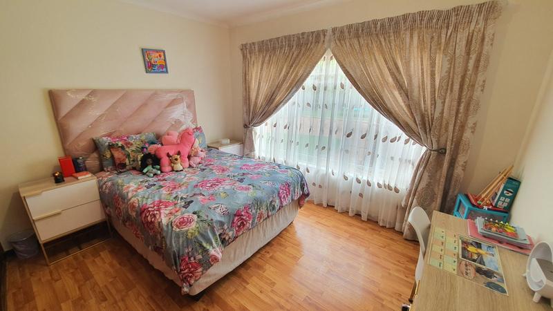 5 Bedroom Property for Sale in Karenpark Gauteng