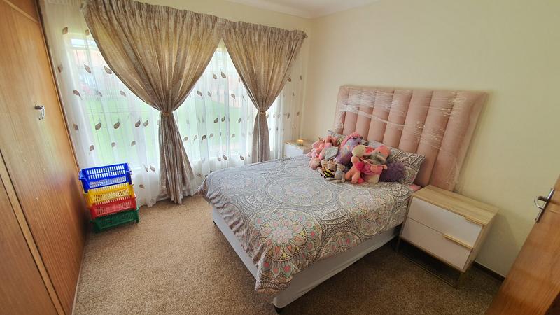 5 Bedroom Property for Sale in Karenpark Gauteng