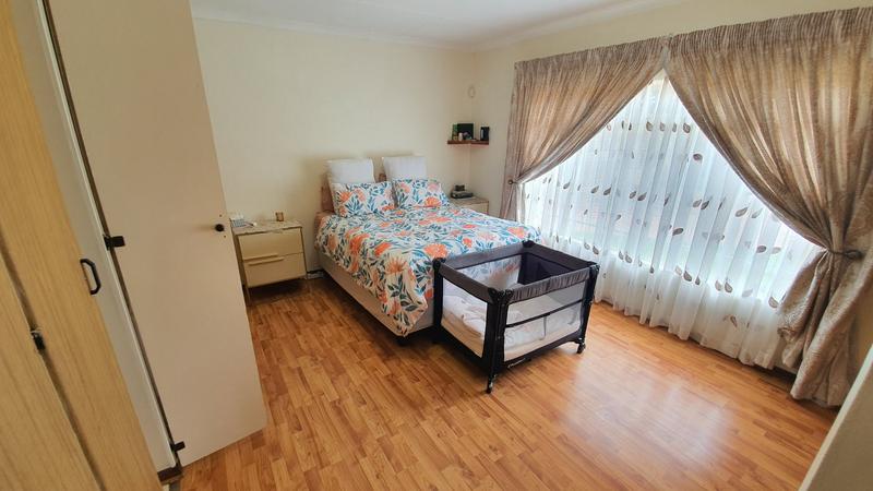 5 Bedroom Property for Sale in Karenpark Gauteng