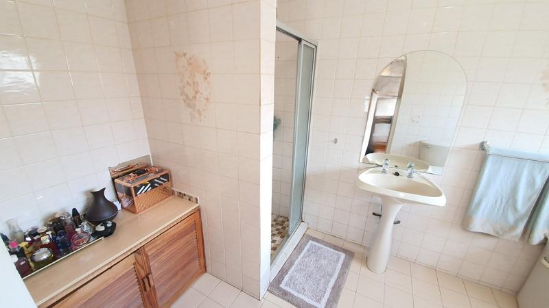 5 Bedroom Property for Sale in Karenpark Gauteng
