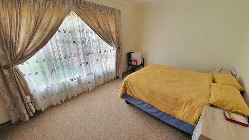 5 Bedroom Property for Sale in Karenpark Gauteng