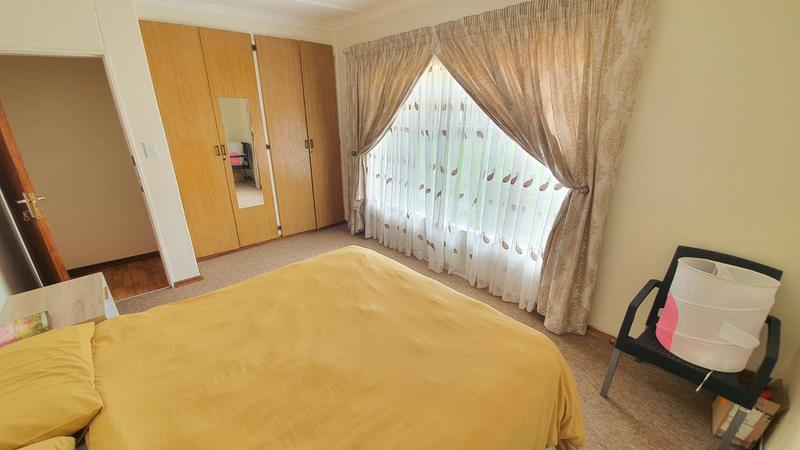 5 Bedroom Property for Sale in Karenpark Gauteng