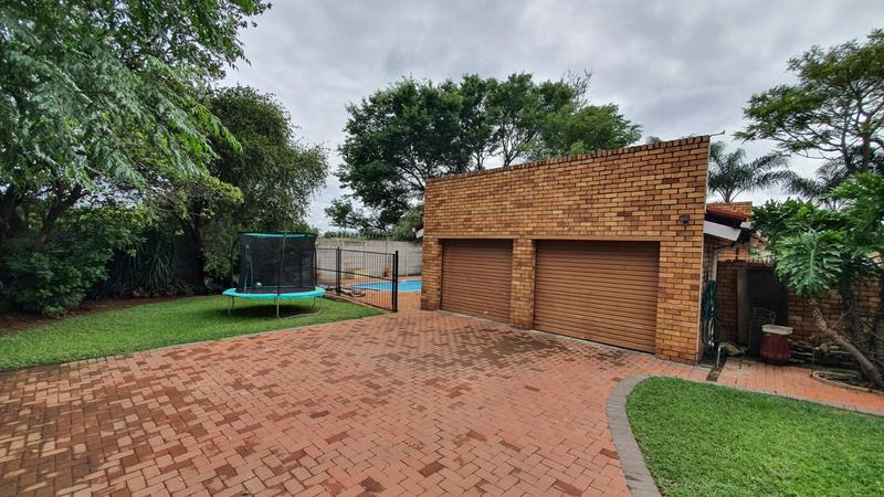 5 Bedroom Property for Sale in Karenpark Gauteng