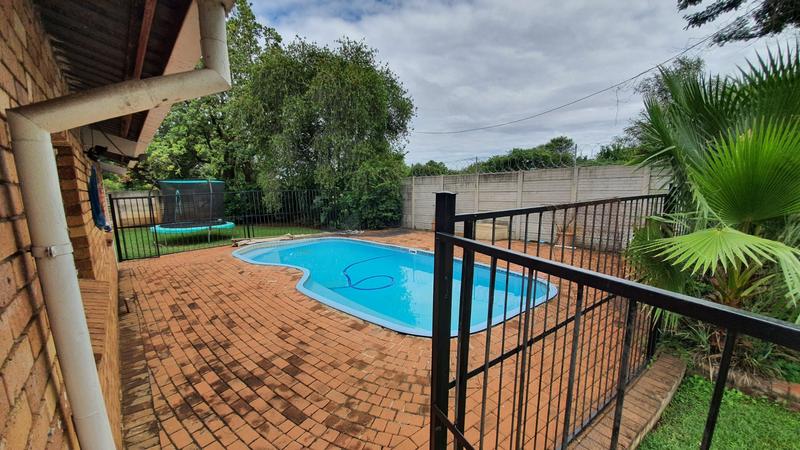 5 Bedroom Property for Sale in Karenpark Gauteng